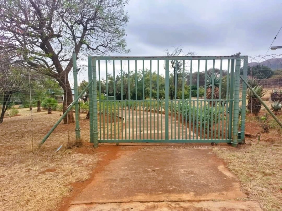 To Let commercial Property for Rent in Zilkaatsnek North West